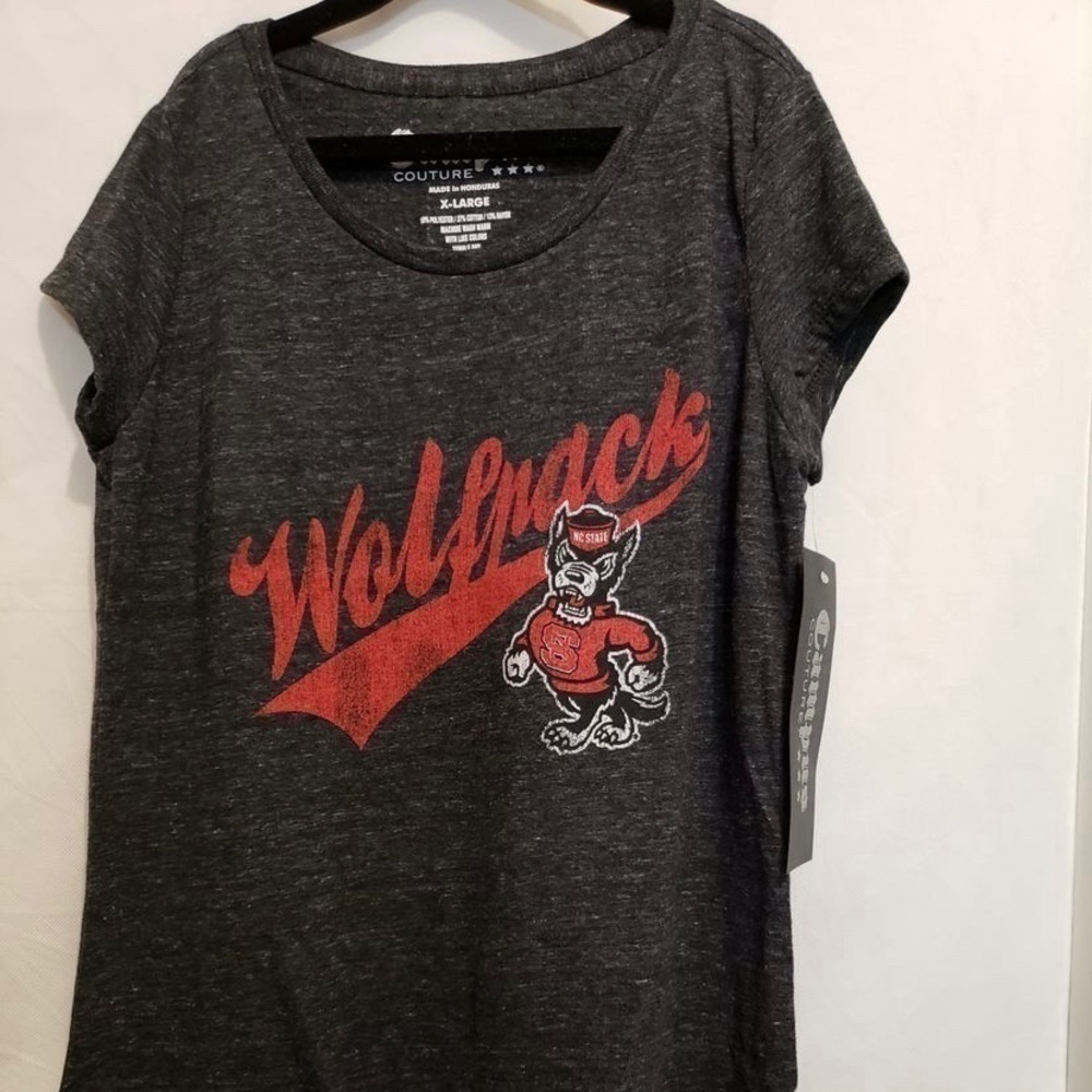 Bonus Jewelry included ‼️ Youth XL Red and black “Wolfpack” graphic tee